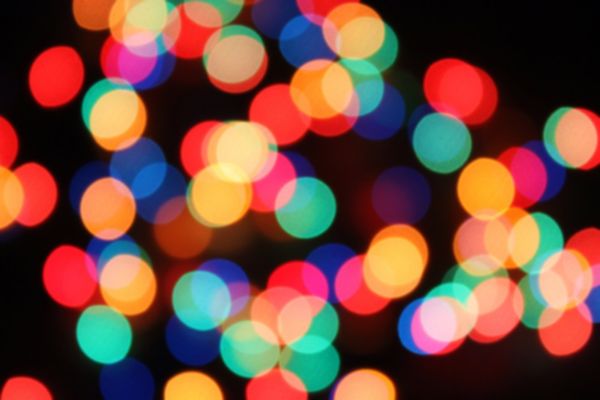 Święta w magicznym świetle: jak wybrać odpowiednie lampy ogrodowe?
